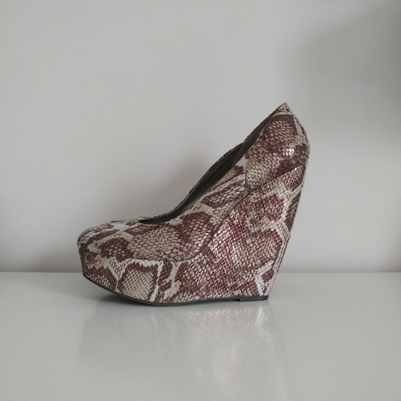 Carlos Santana Shoes - *LAST CHANCE*  FATE Pewter Wedge